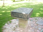 Stół-pomnik z lirą
